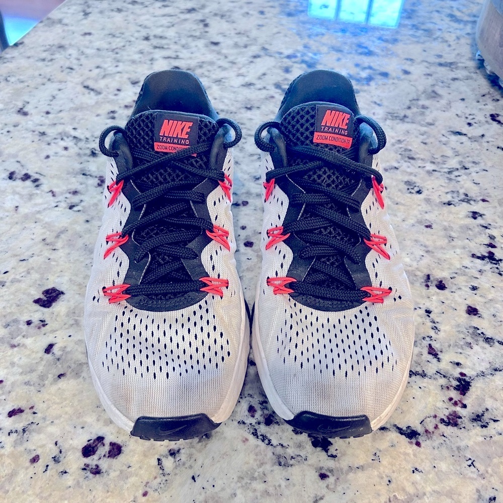 Nike Women’s sneakers size 7 training zoom condition TR